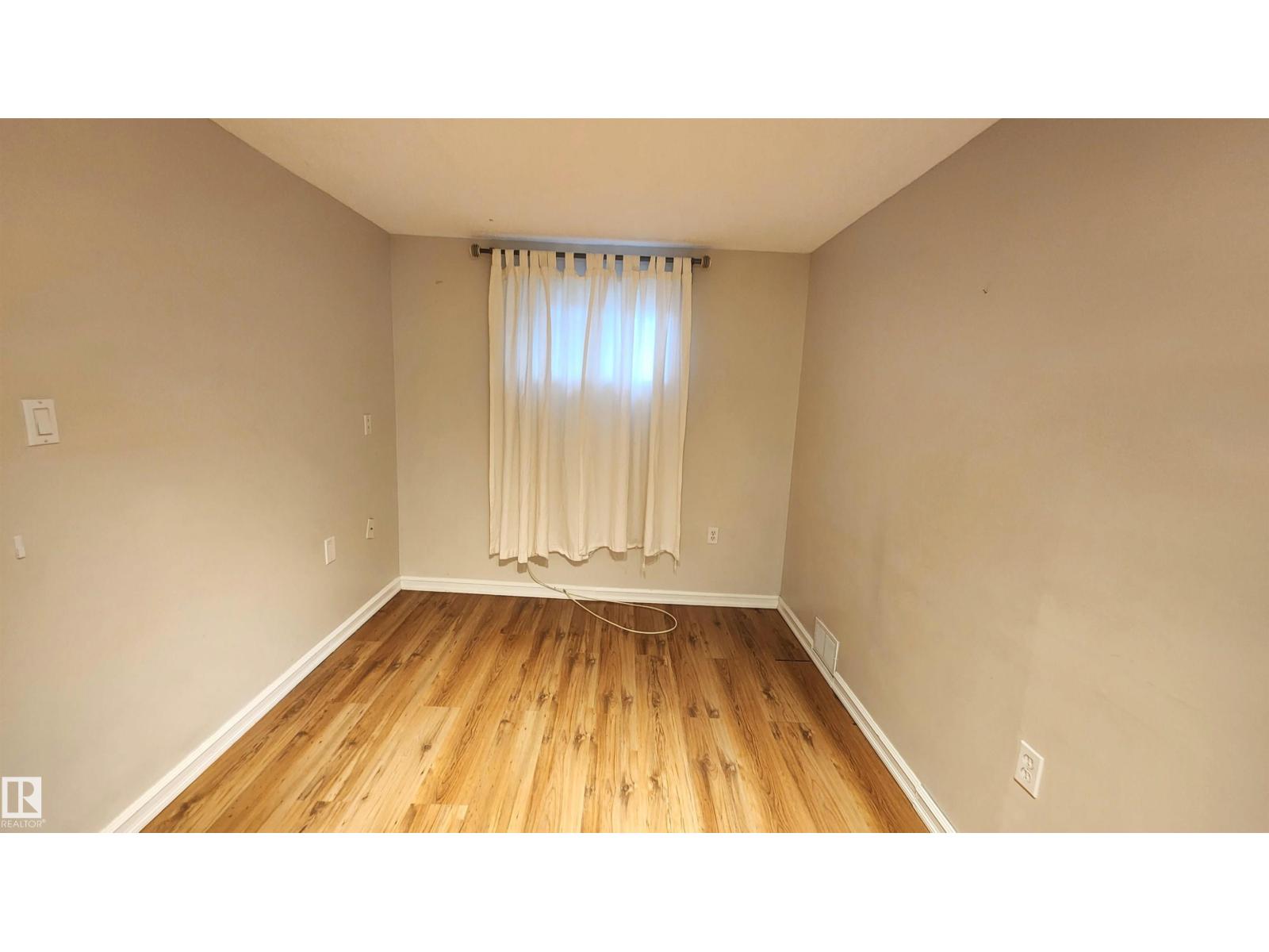 9359 92 ST NW - 15