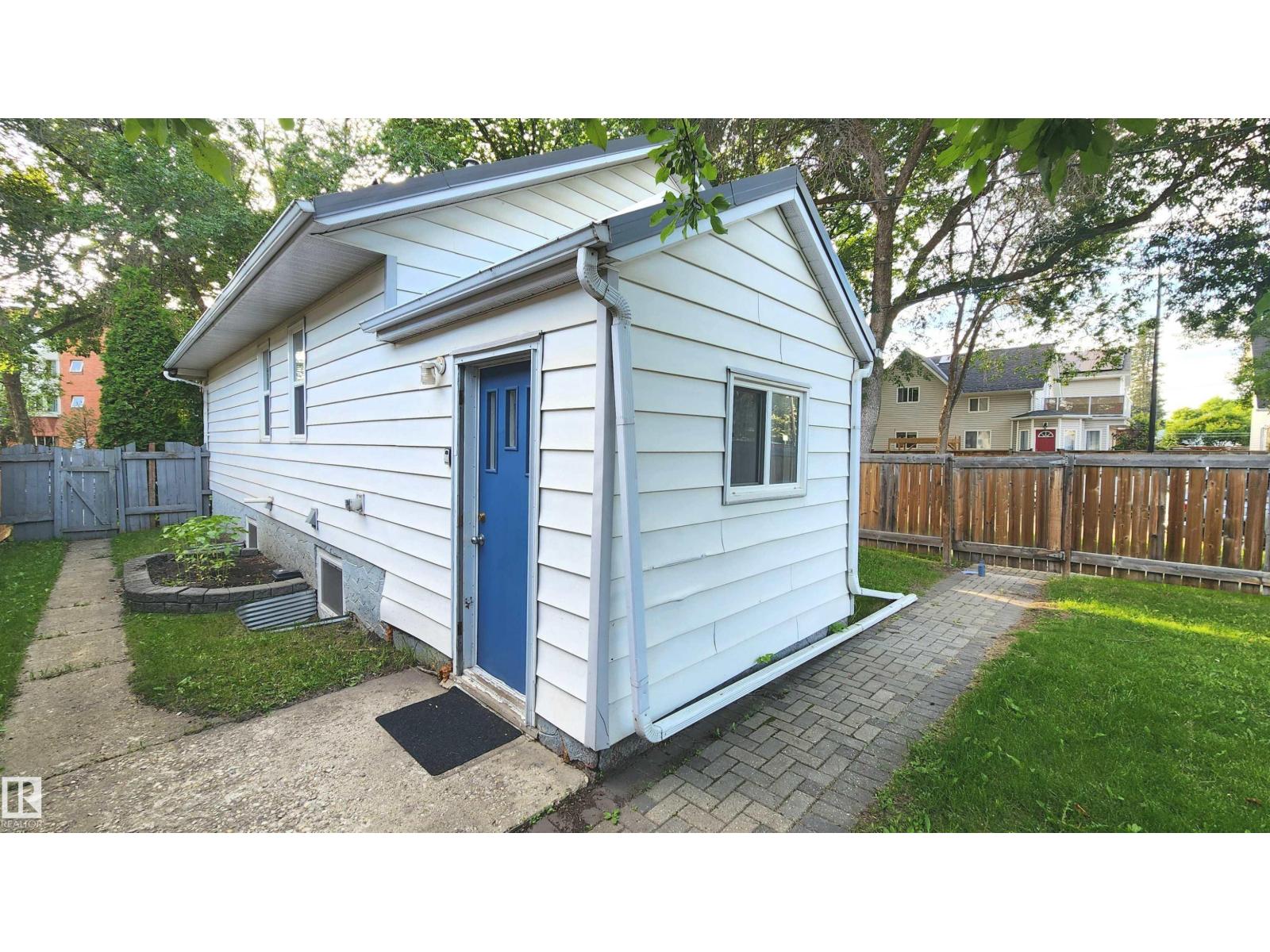 9359 92 ST NW - 23