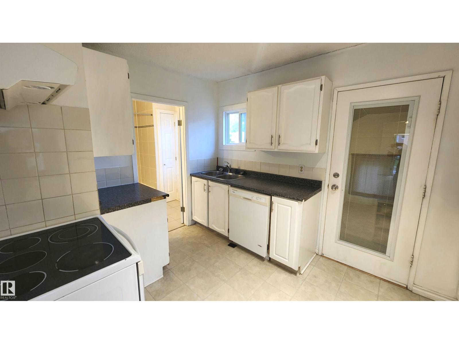 9359 92 ST NW - 6