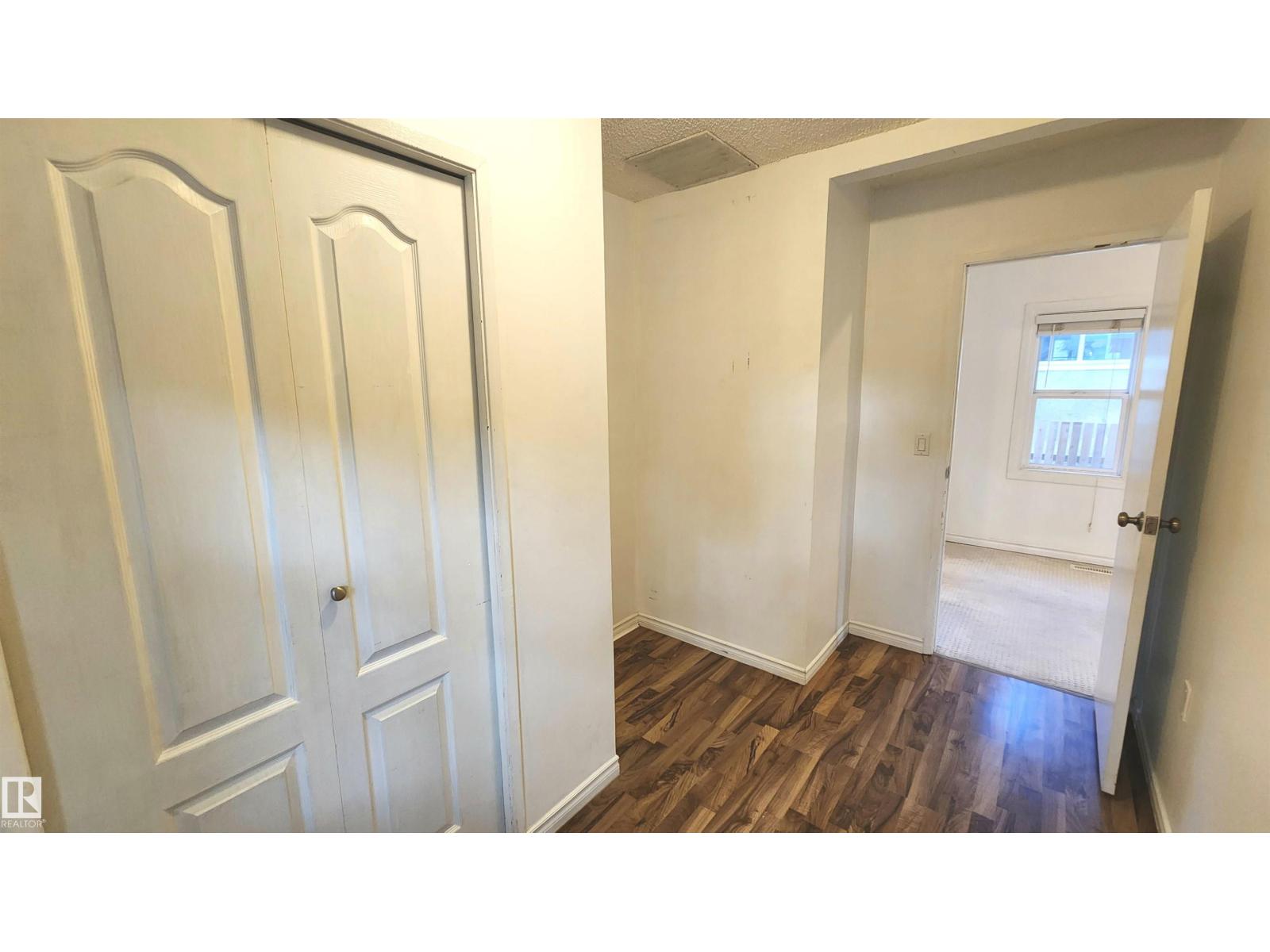 9359 92 ST NW - 8
