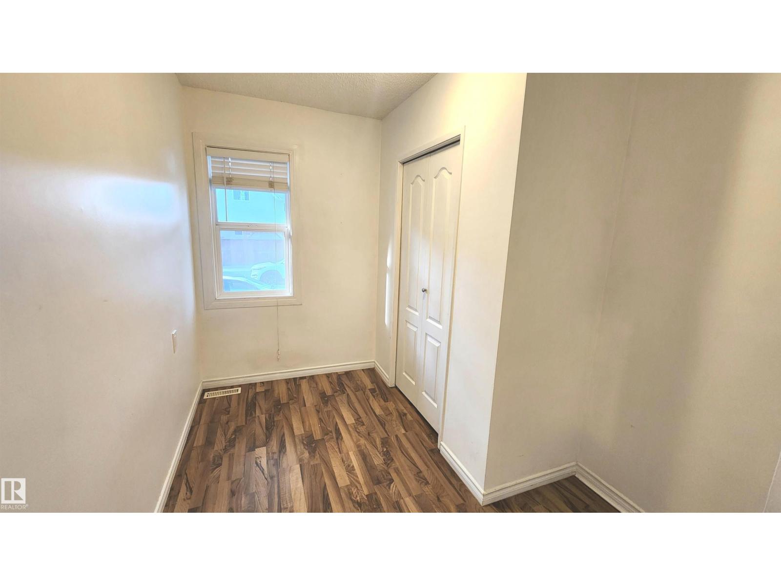 9359 92 ST NW - 9