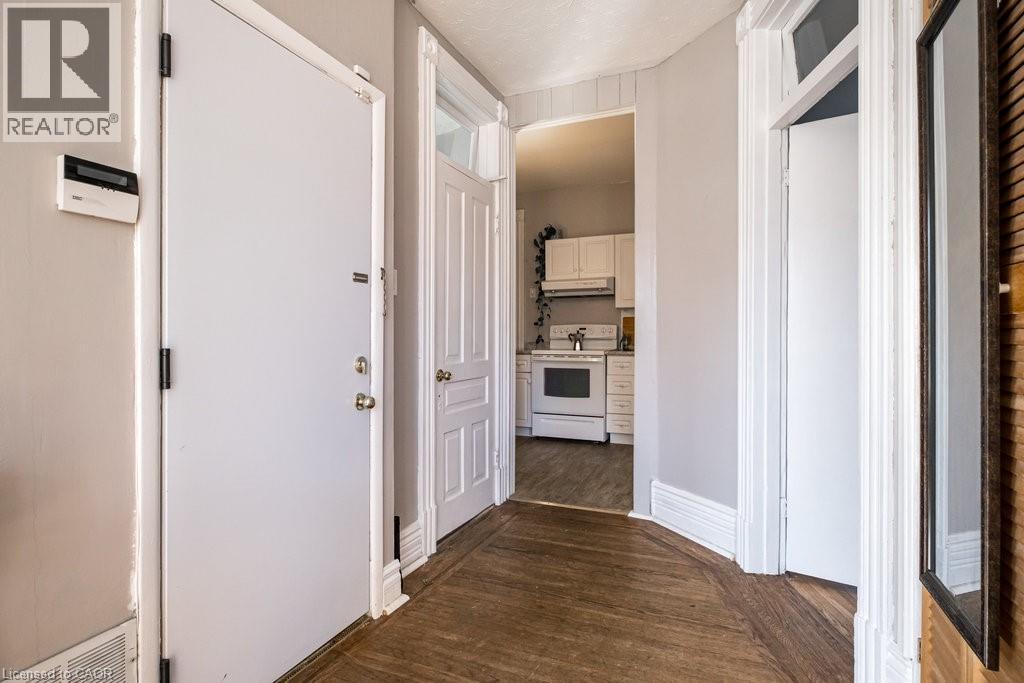270 QUEEN Street S - 23