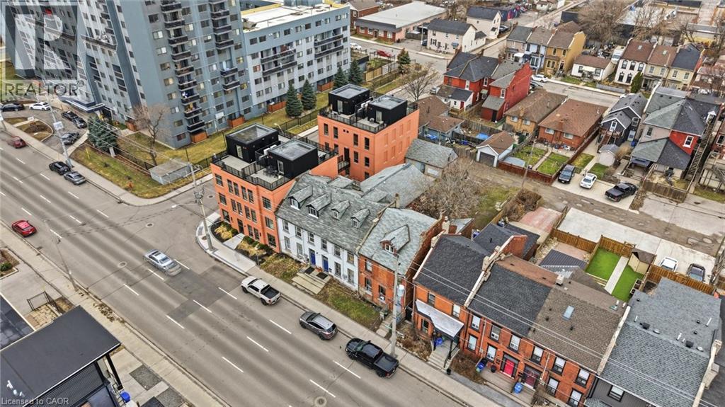 133-135 WELLINGTON Street N - 13