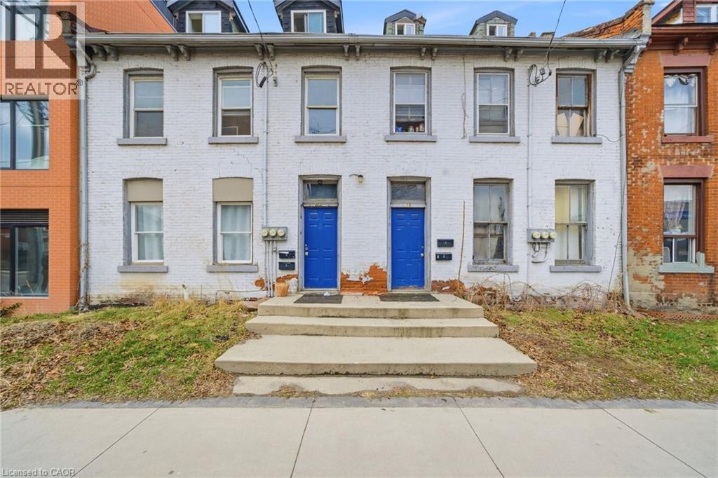 133-135 WELLINGTON Street N - 1