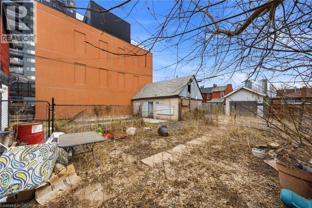 133-135 WELLINGTON Street N - 8