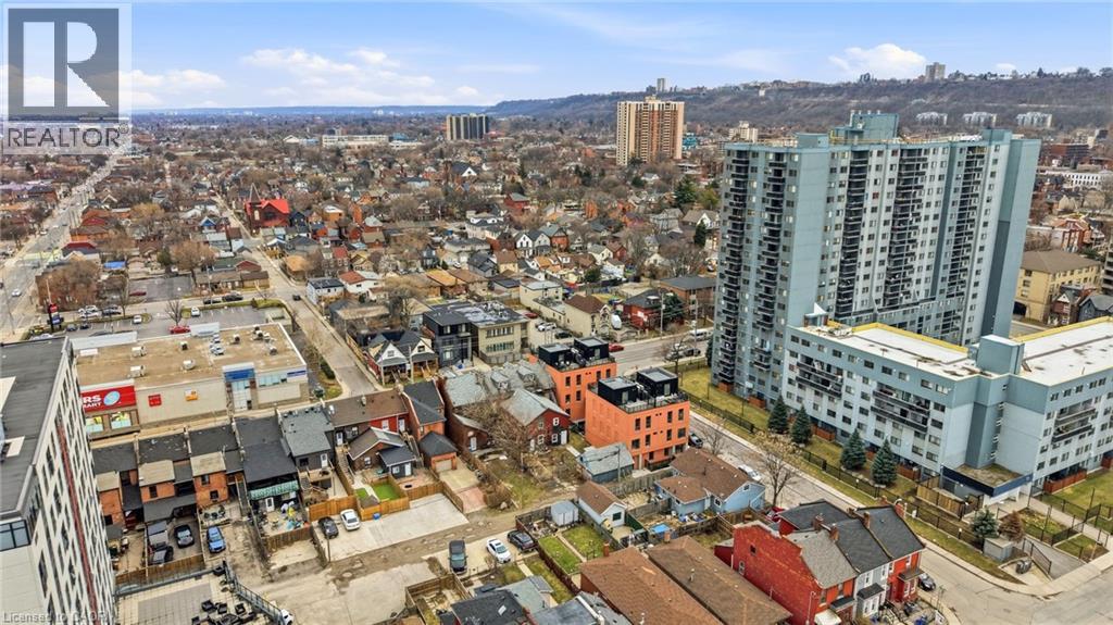133-135 WELLINGTON Street N - 23