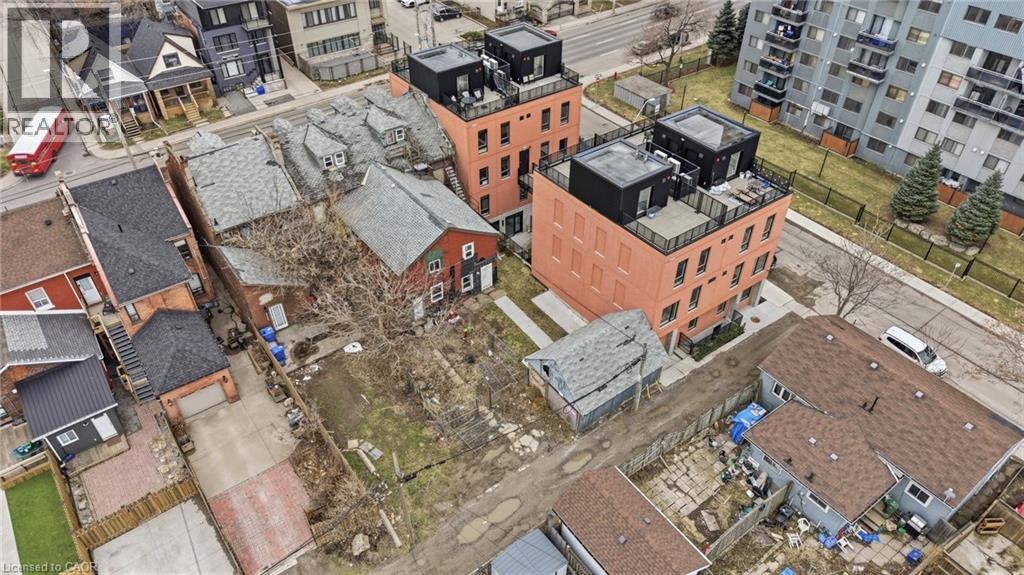 133-135 WELLINGTON Street N - 15