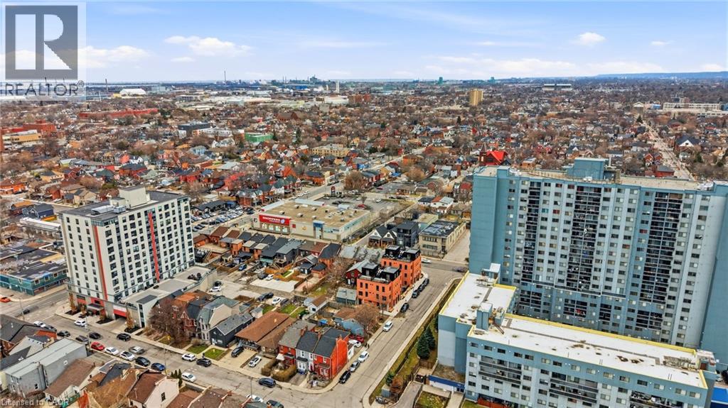 133-135 WELLINGTON Street N - 22