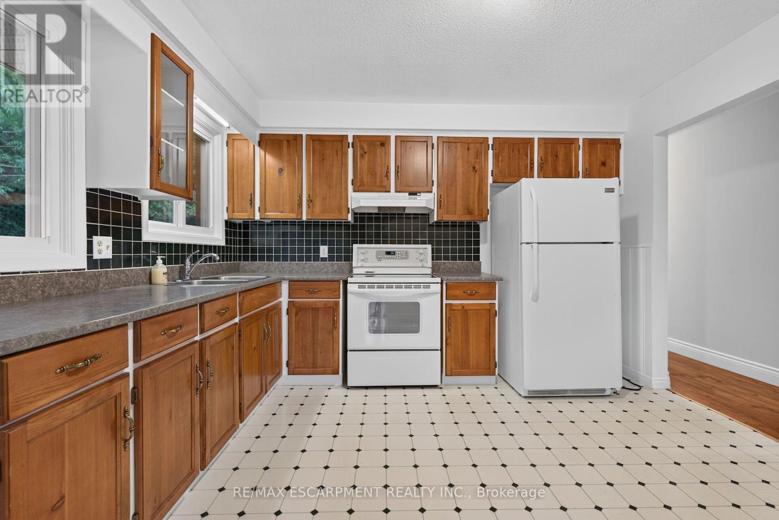 19 BURNS PLACE - 21
