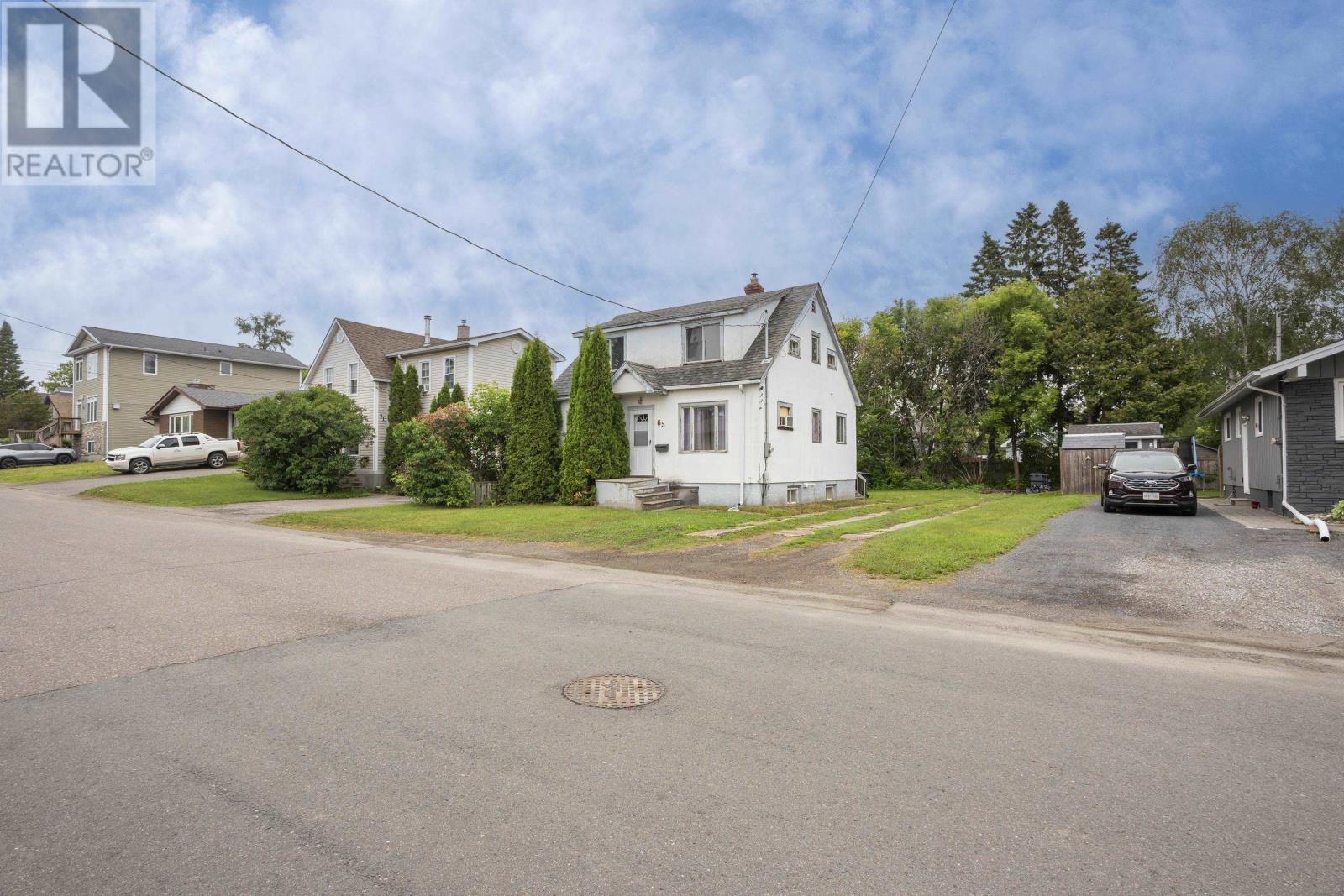 65 Kenogami Ave. N. - 46