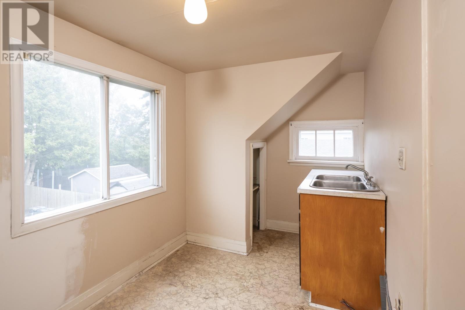 65 Kenogami Ave. N. - 33