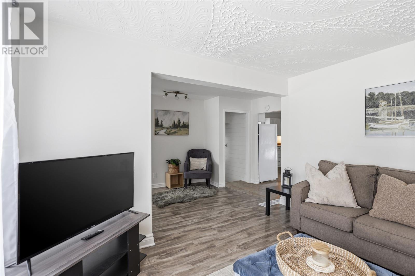 298 Hampton RD - 5