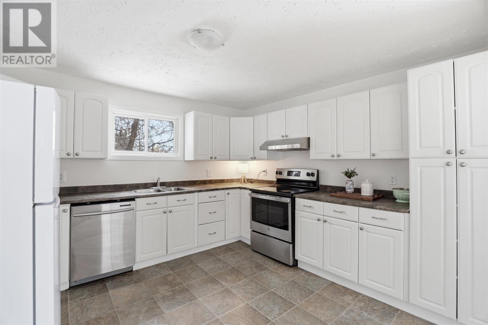 298 Hampton RD - 9