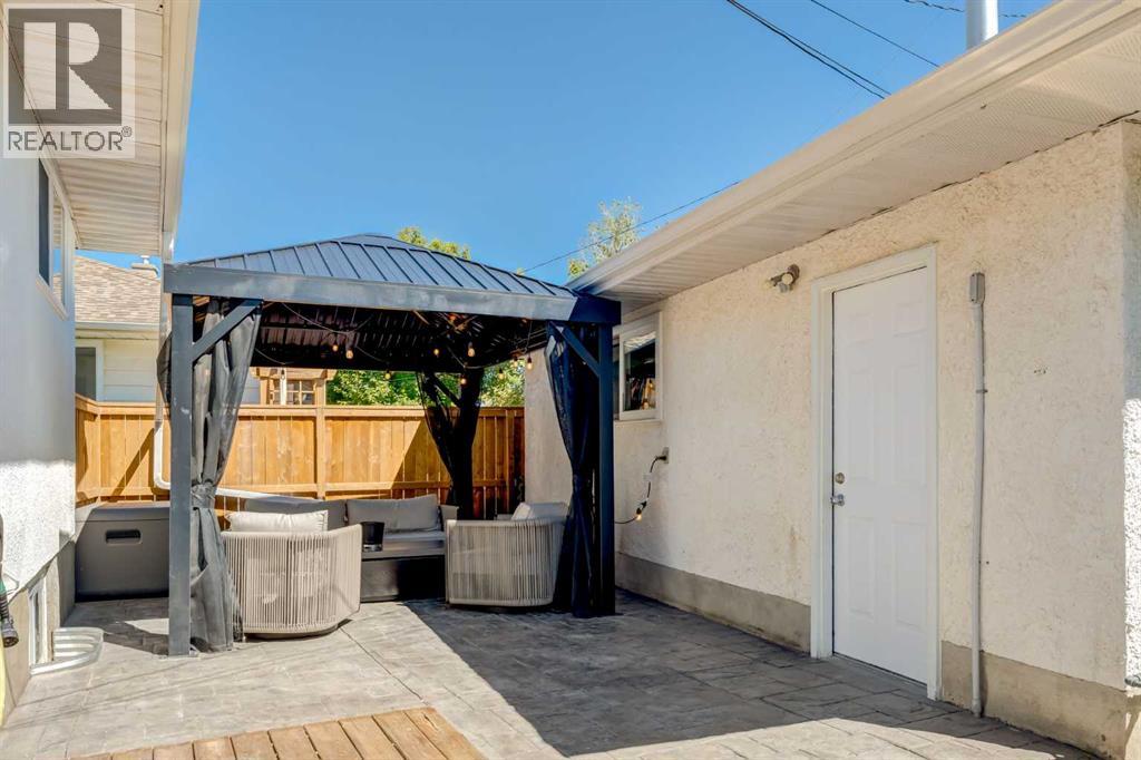 3931 23 Avenue SW — photo 42