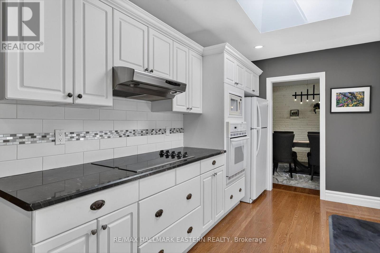 894 KAWARTHA DRIVE - 12