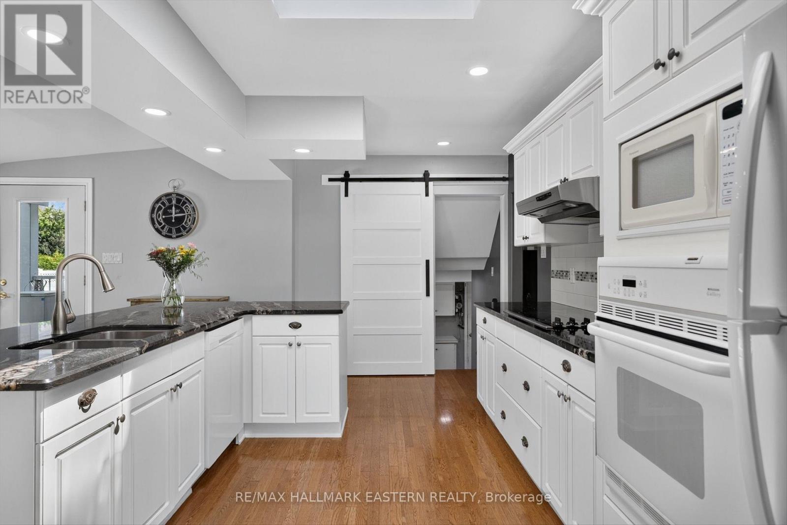 894 KAWARTHA DRIVE - 13