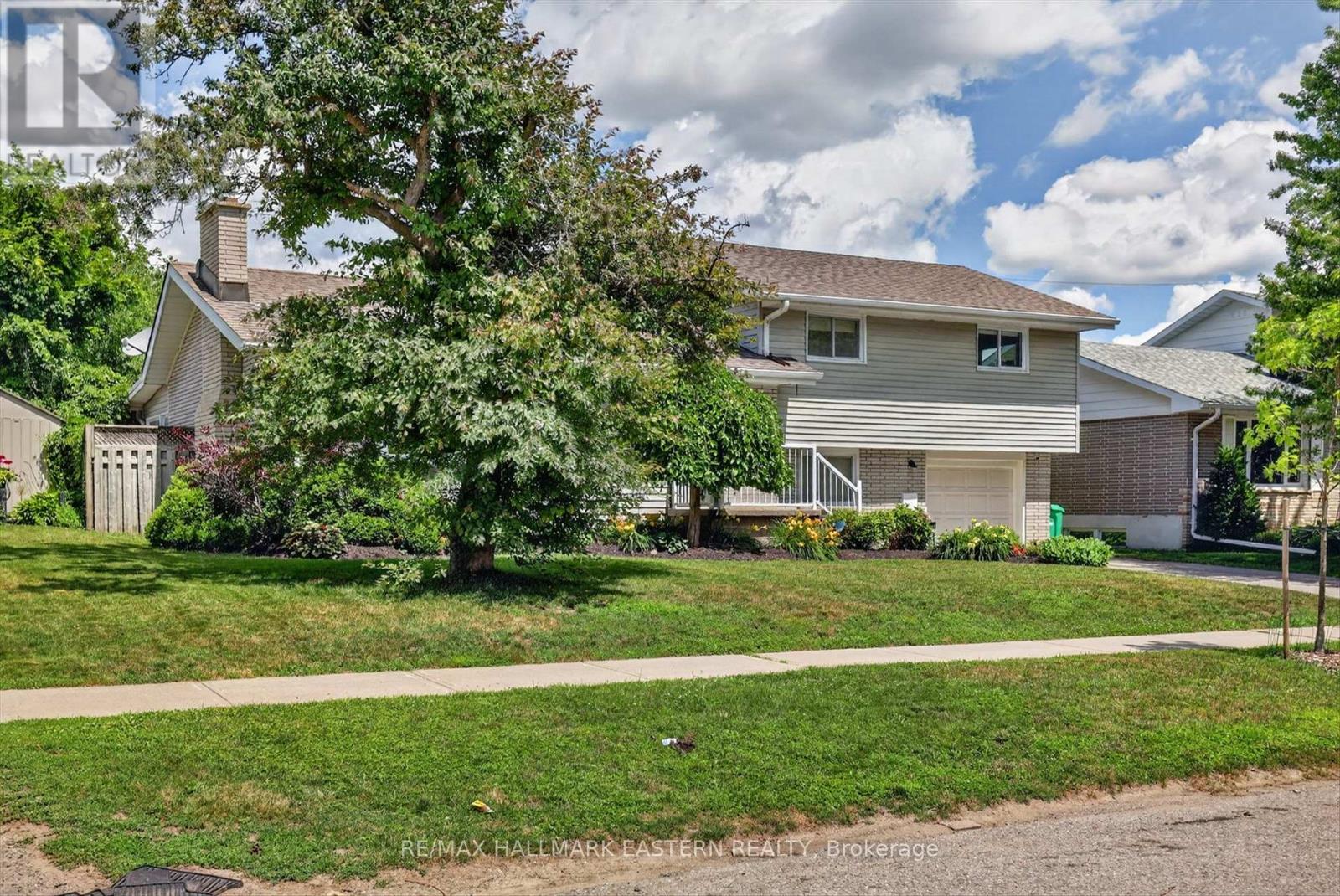894 KAWARTHA DRIVE - 2