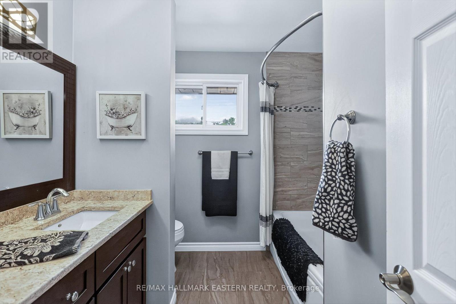 894 KAWARTHA DRIVE - 22