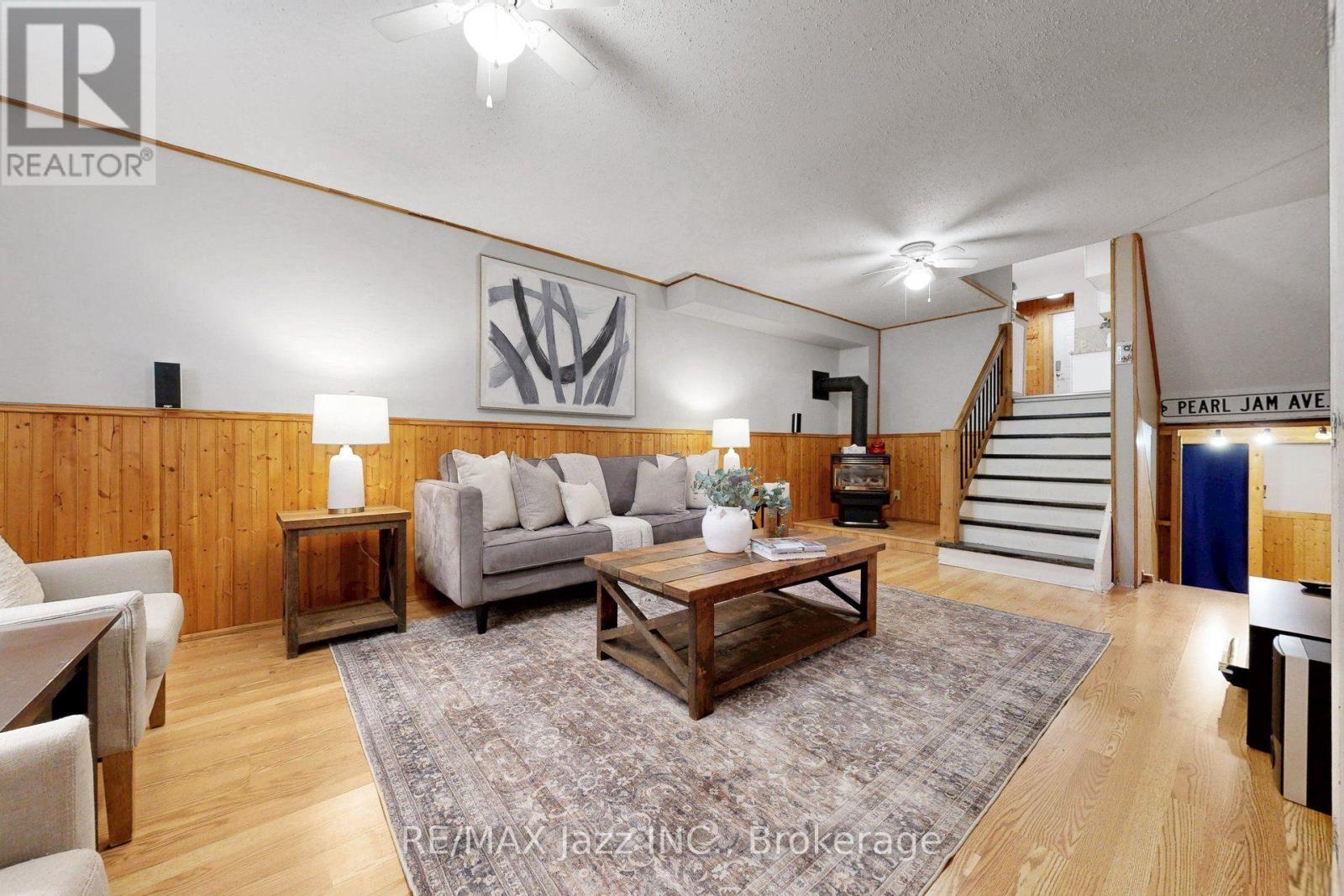 3 POCHON AVENUE - 36