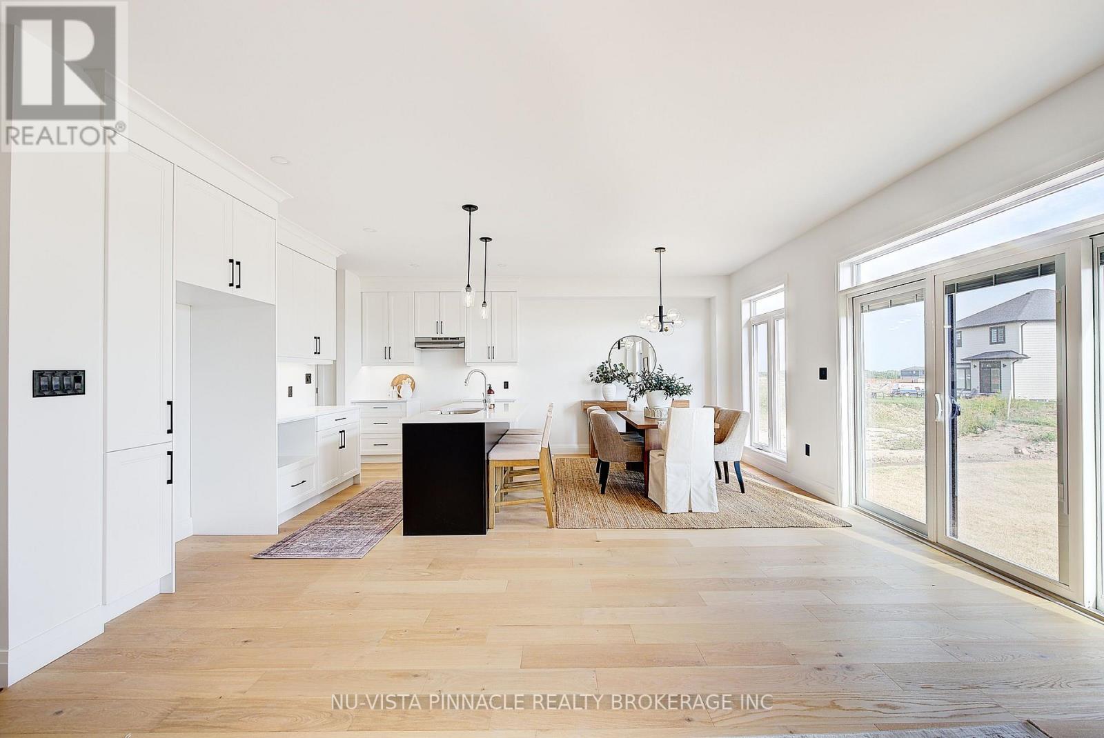 10 WOODMERE PATH - 12