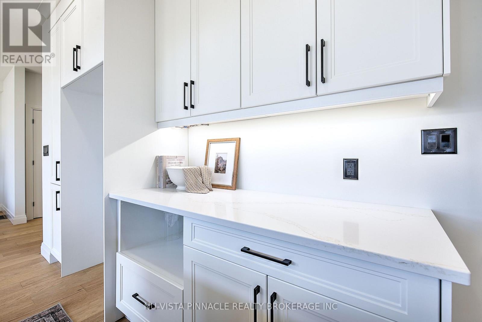 10 WOODMERE PATH - 16