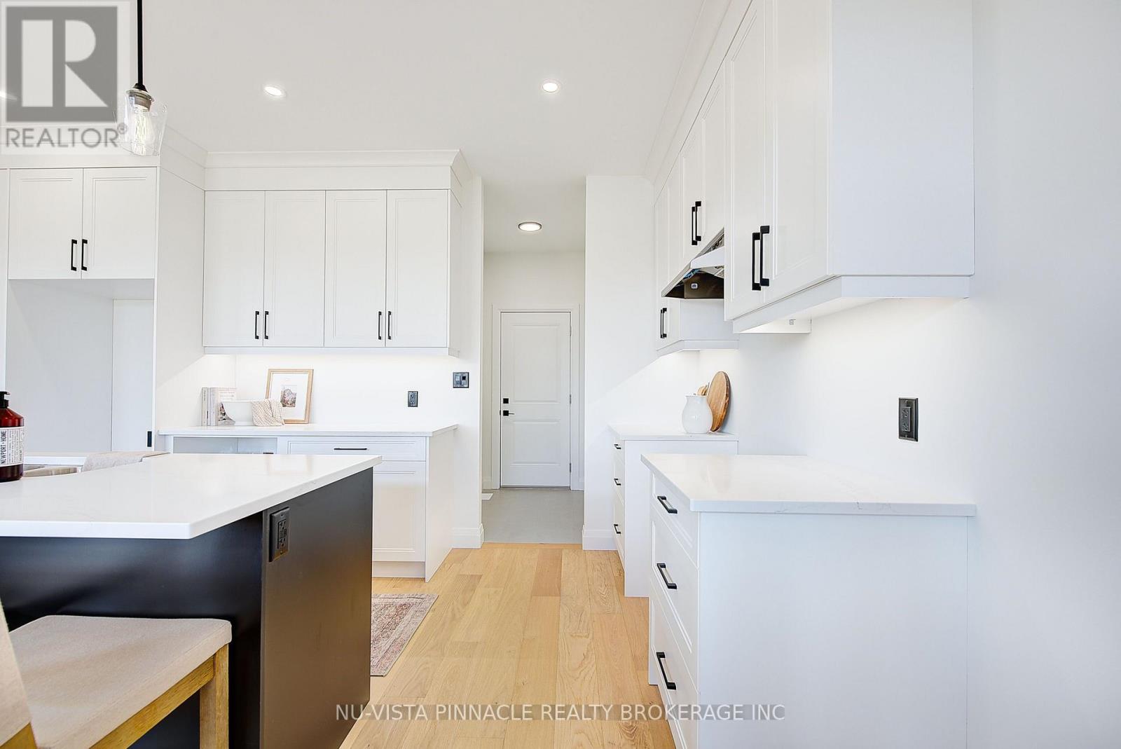 10 WOODMERE PATH - 17