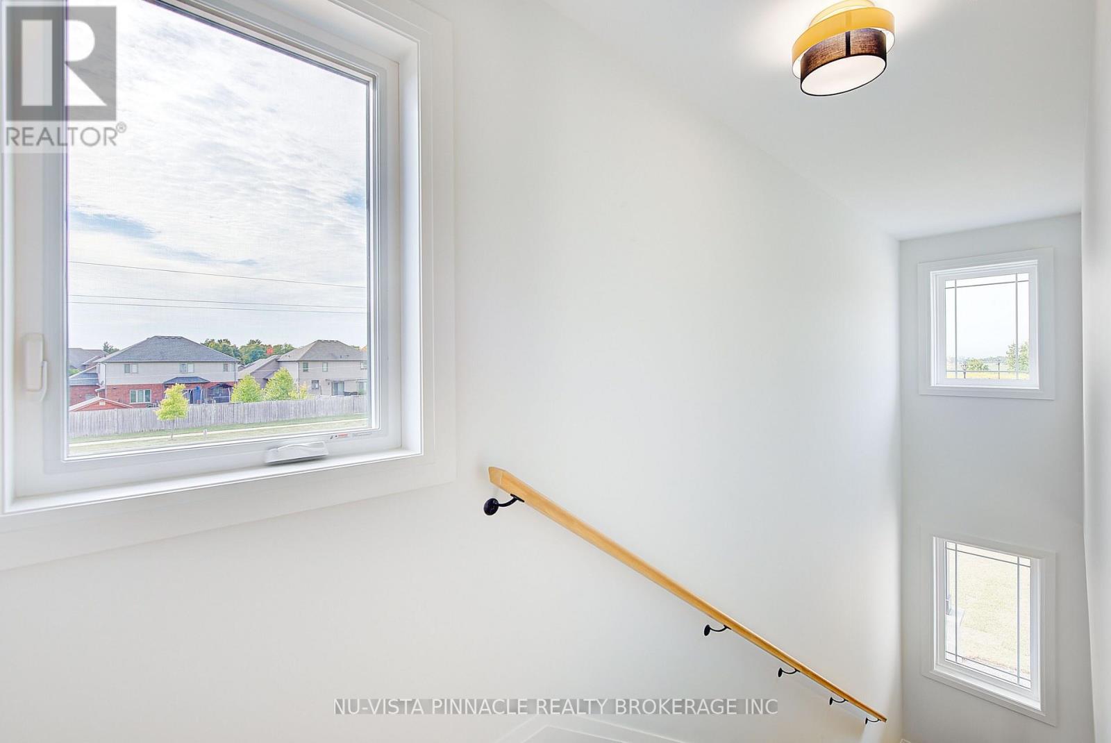 10 WOODMERE PATH - 23