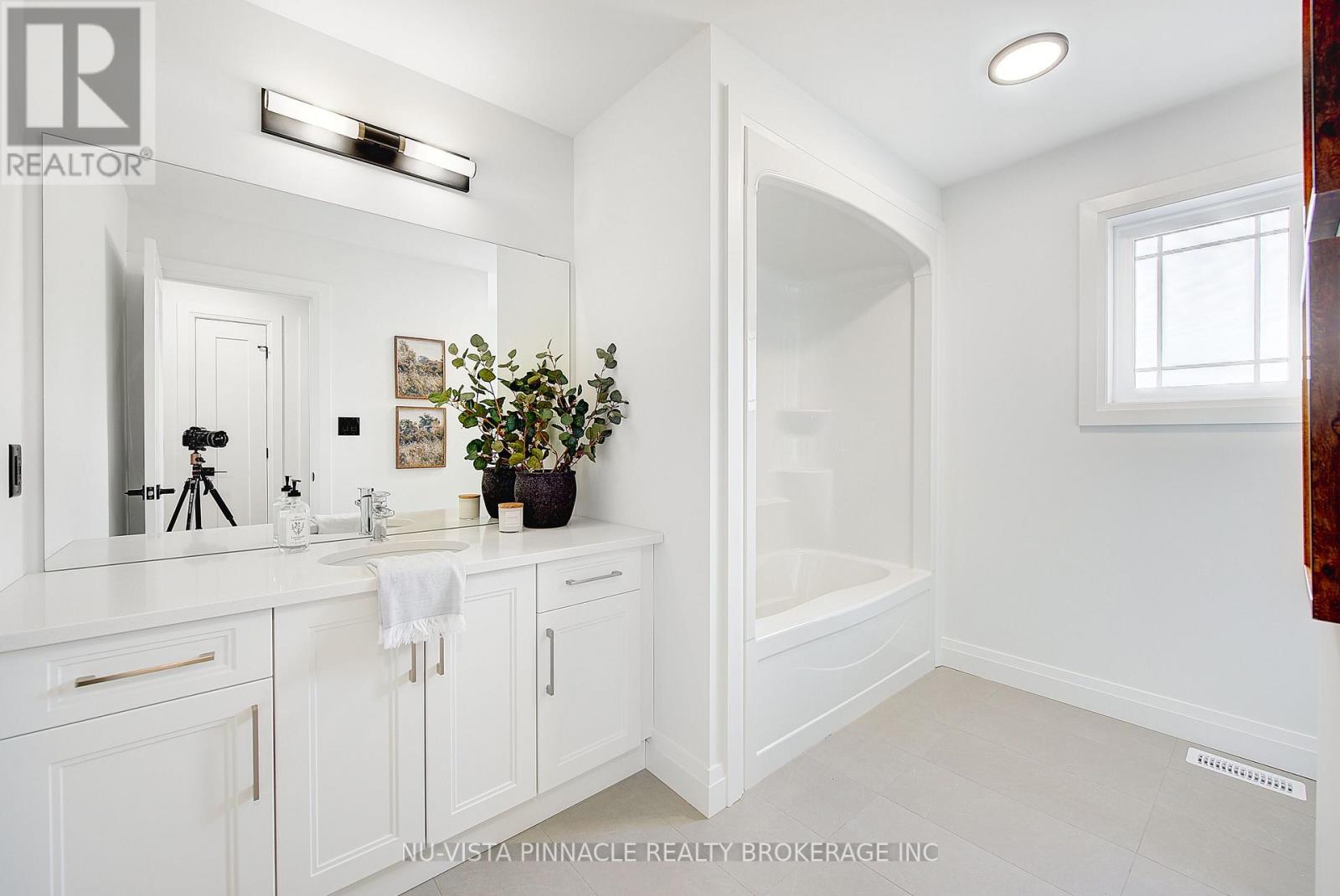 10 WOODMERE PATH - 31