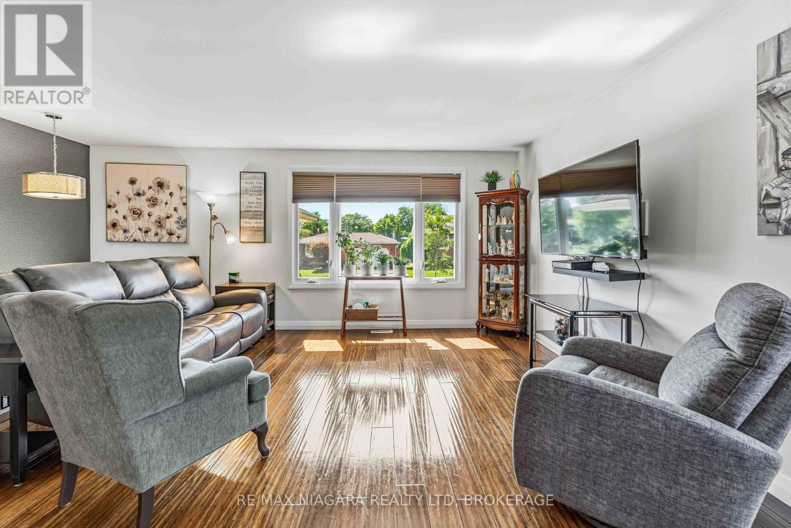 6200 SHERRI AVENUE - 10
