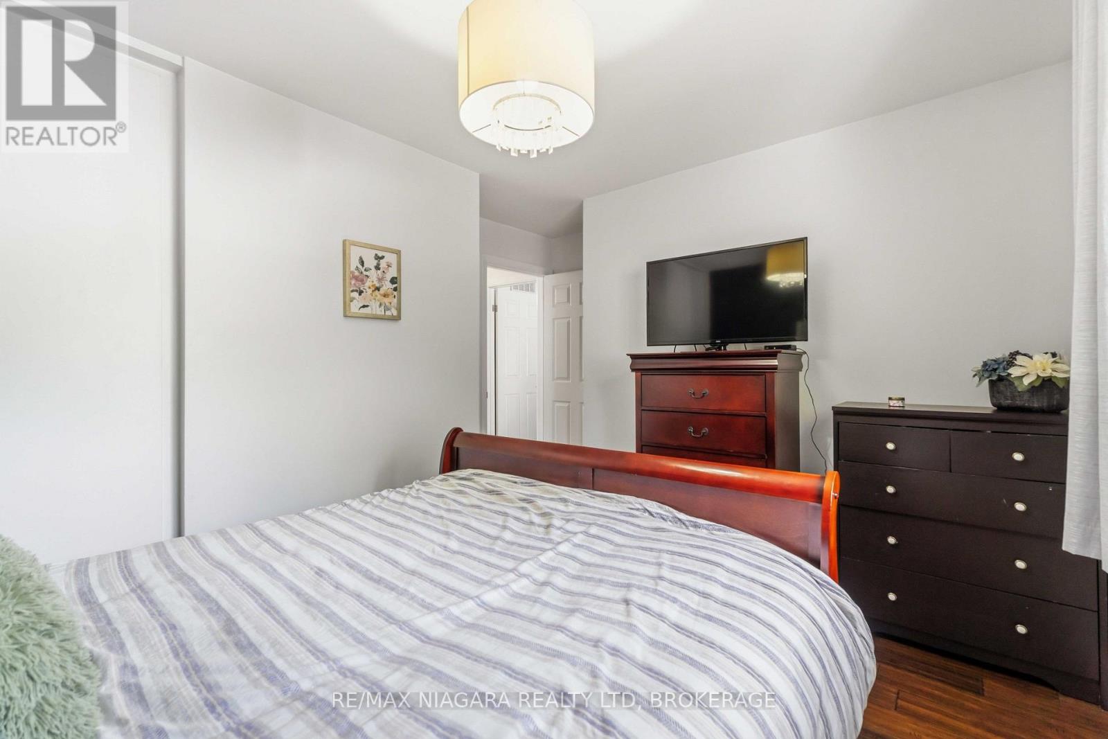 6200 SHERRI AVENUE - 21