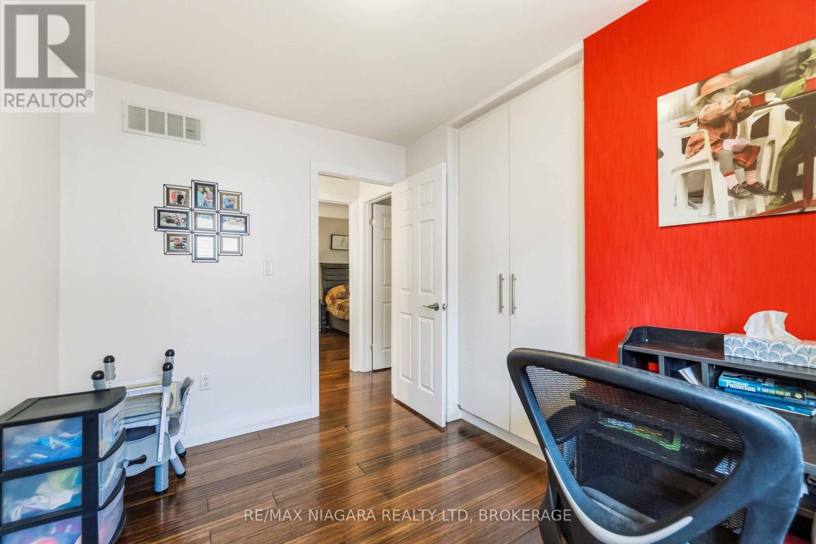 6200 SHERRI AVENUE - 23