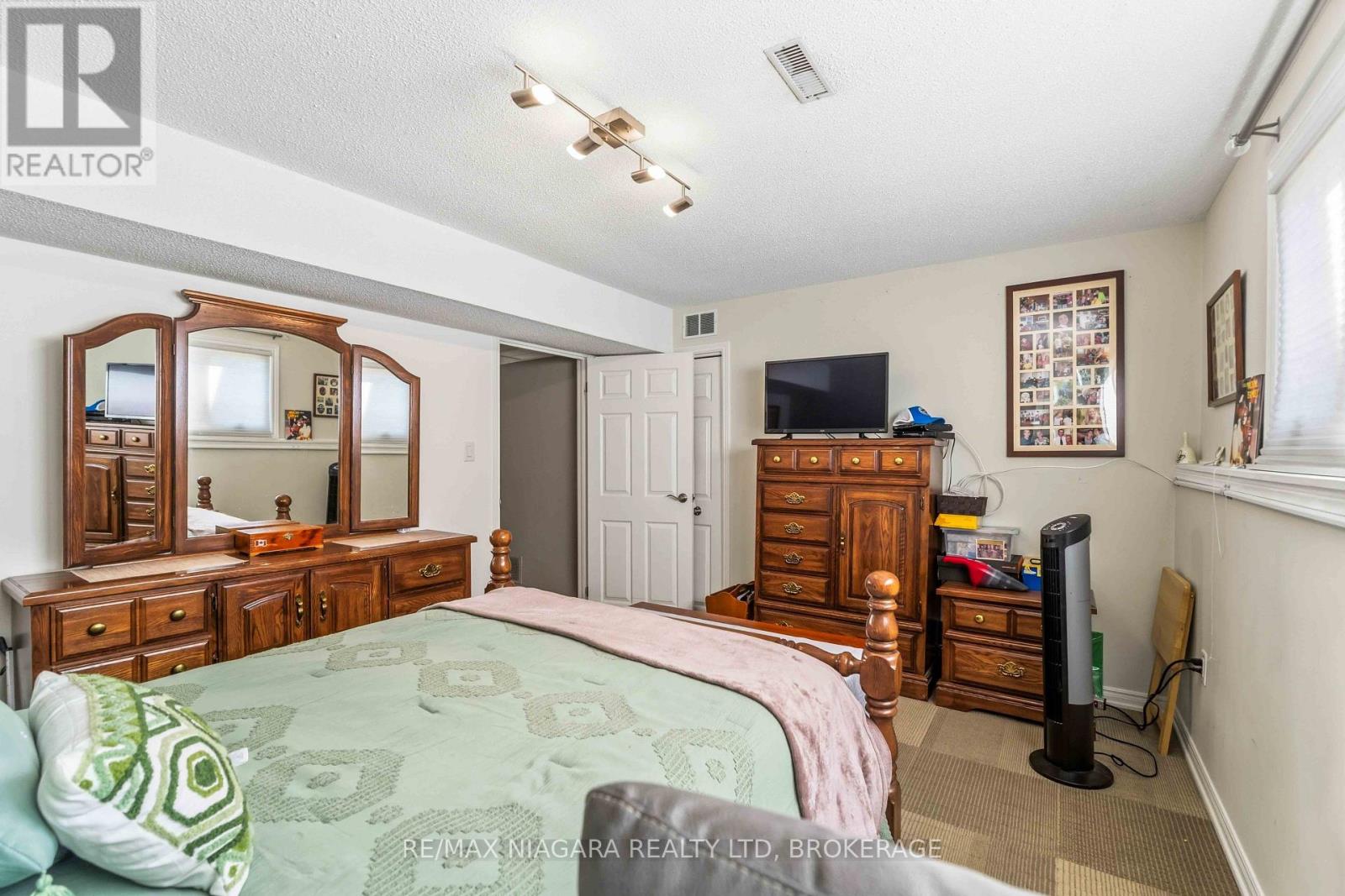 6200 SHERRI AVENUE - 31