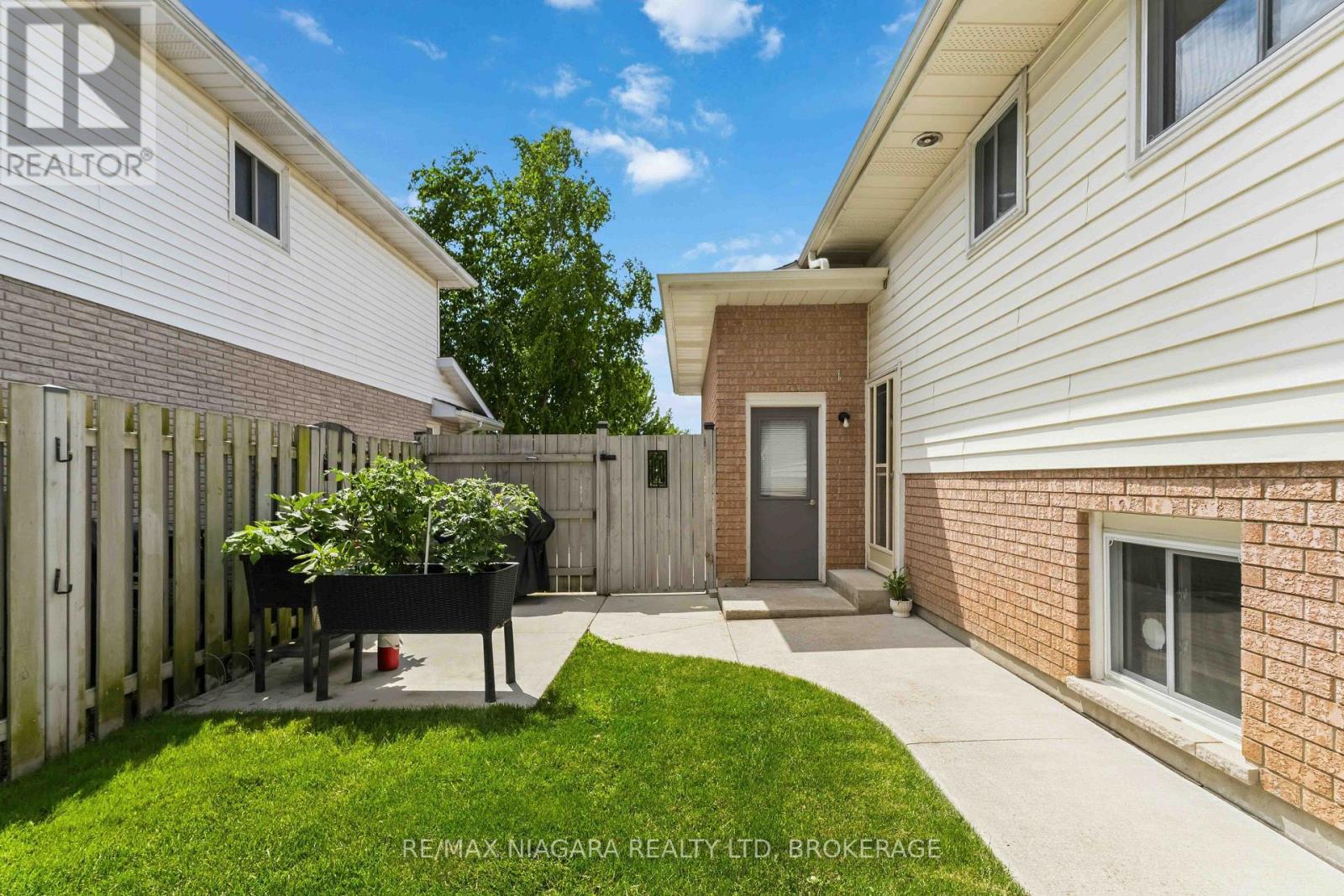 6200 SHERRI AVENUE - 34