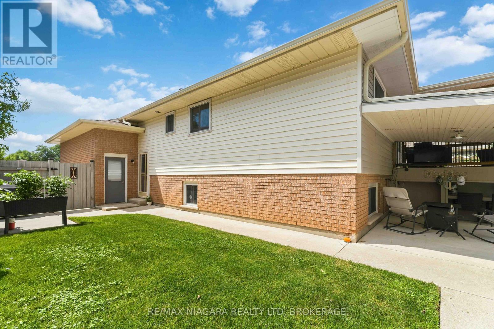 6200 SHERRI AVENUE - 35