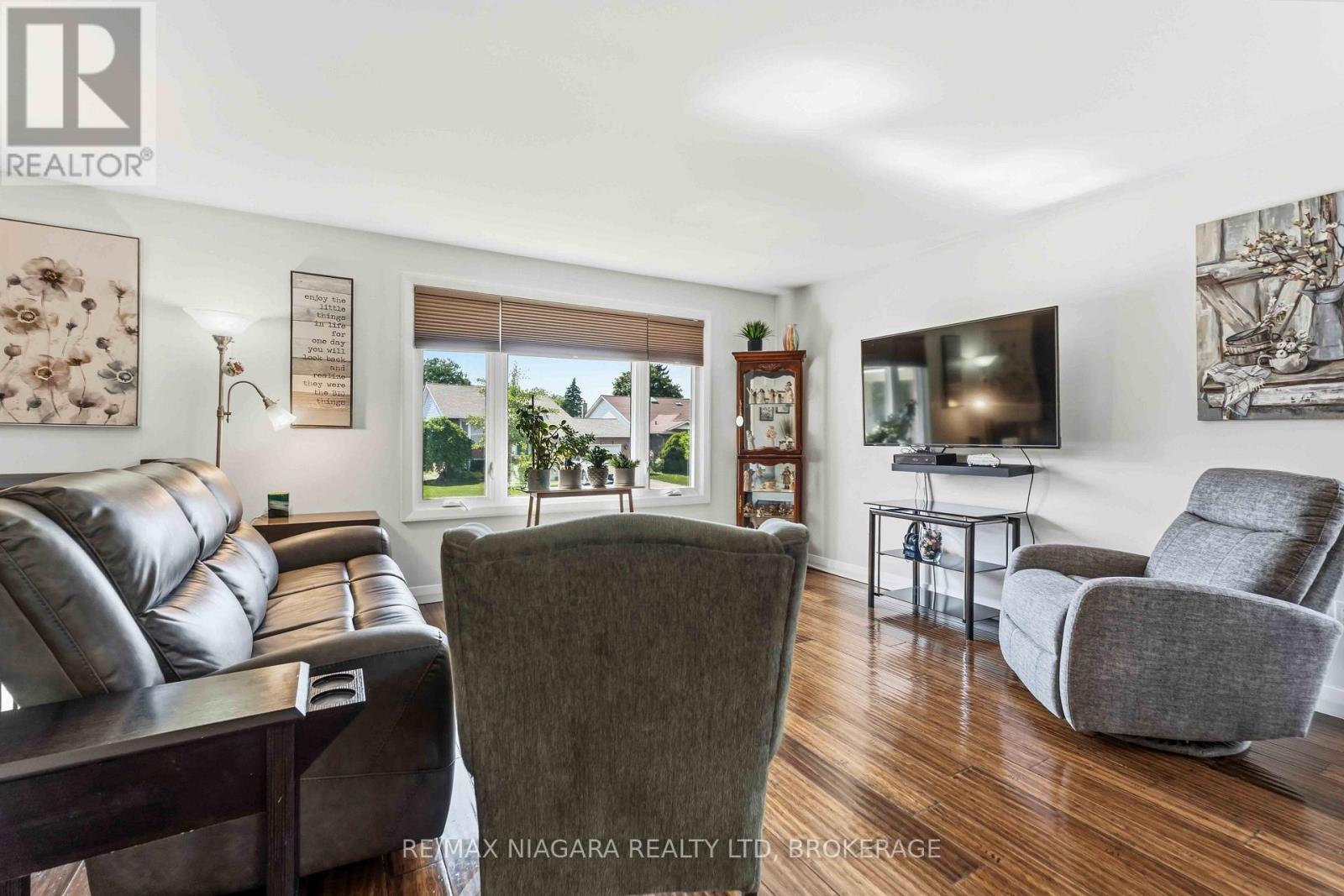 6200 SHERRI AVENUE - 7
