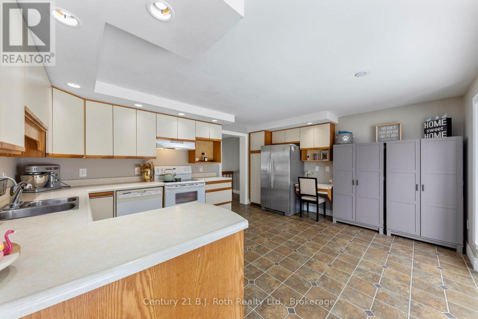 60 LEPAGE DRIVE - 10