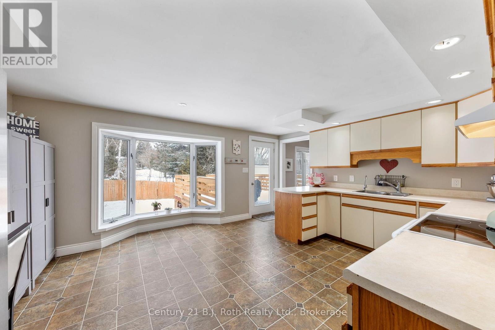 60 LEPAGE DRIVE - 12
