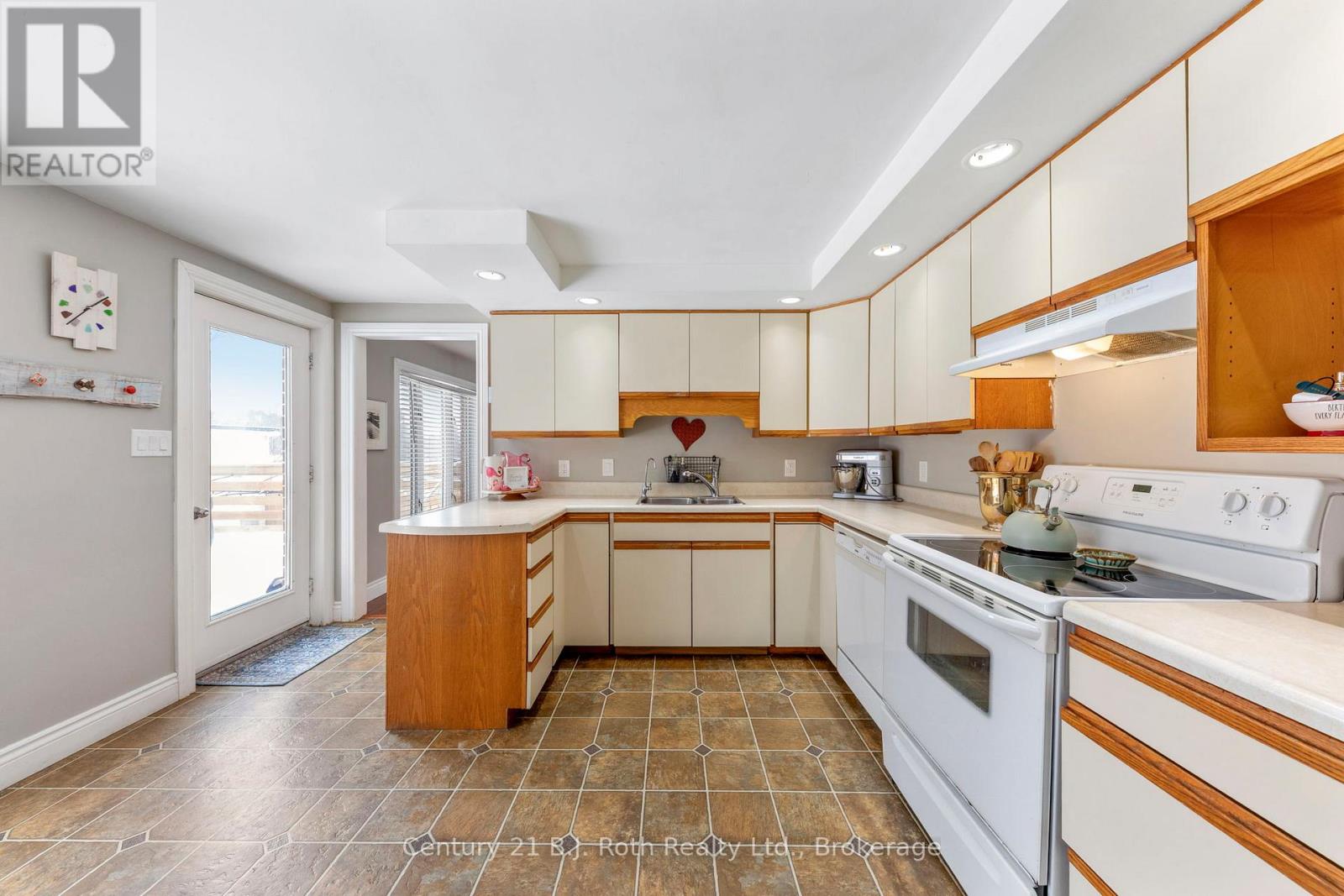 60 LEPAGE DRIVE - 14