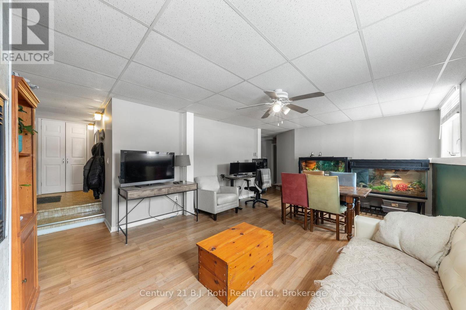 60 LEPAGE DRIVE - 34