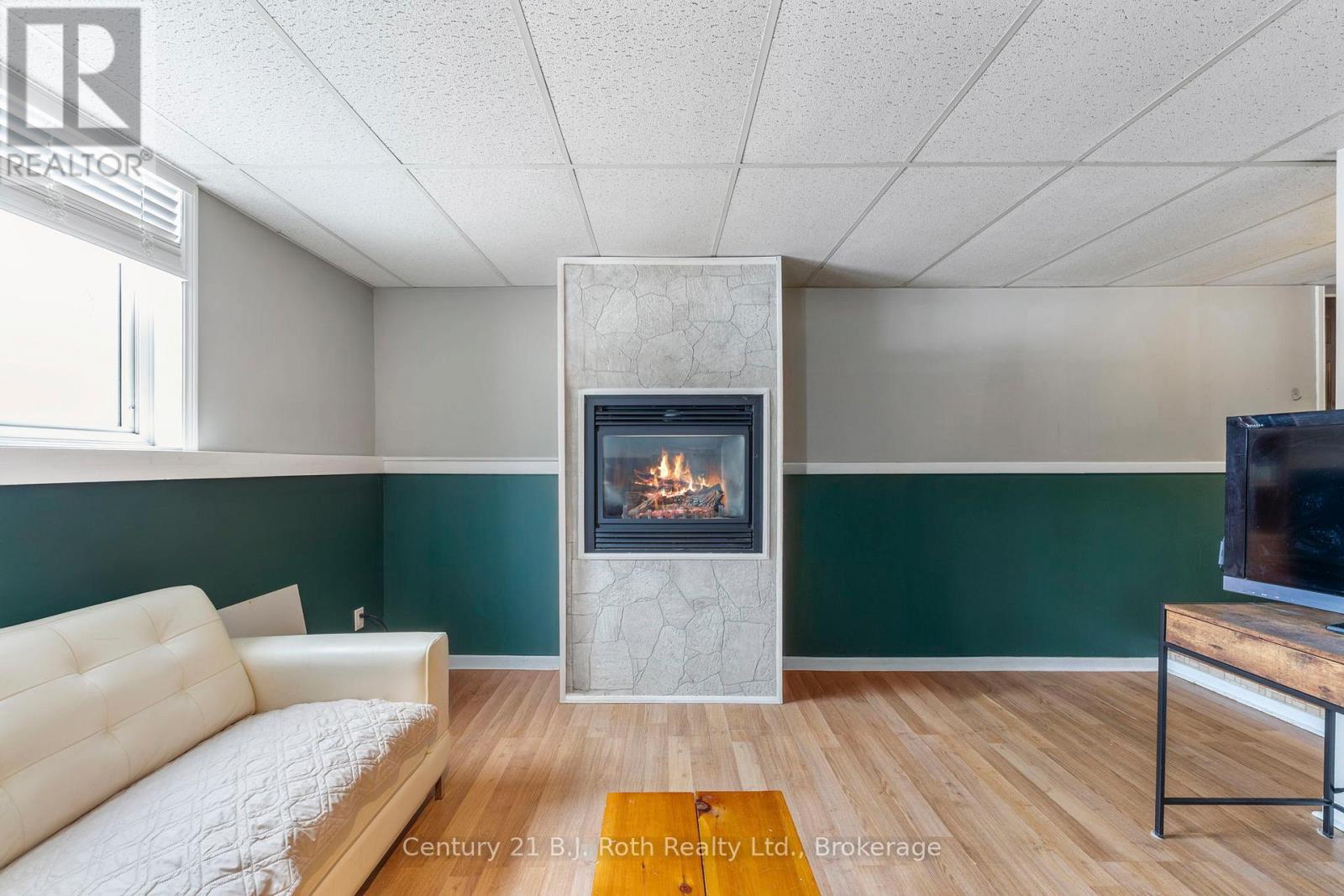 60 LEPAGE DRIVE - 35