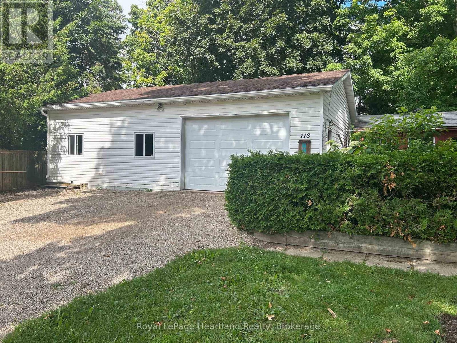 118 ISAAC STREET - 21