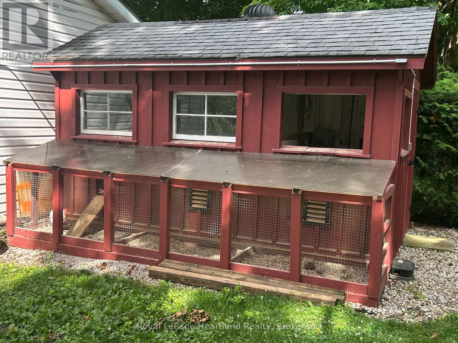 118 ISAAC STREET - 29