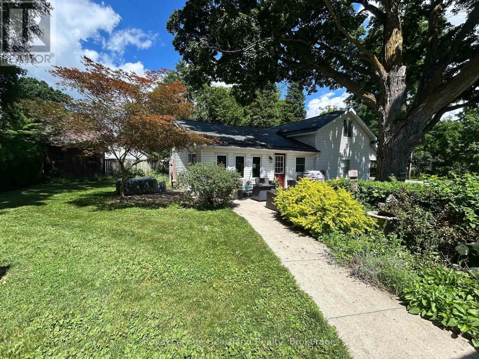 118 ISAAC STREET - 33