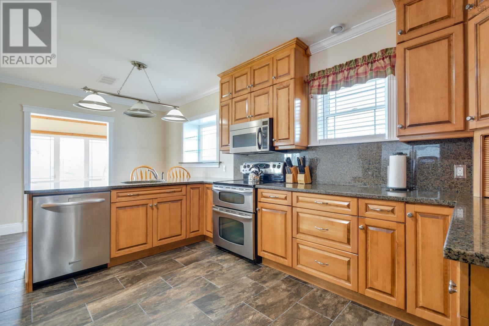 485&489 Maple Drive - 21