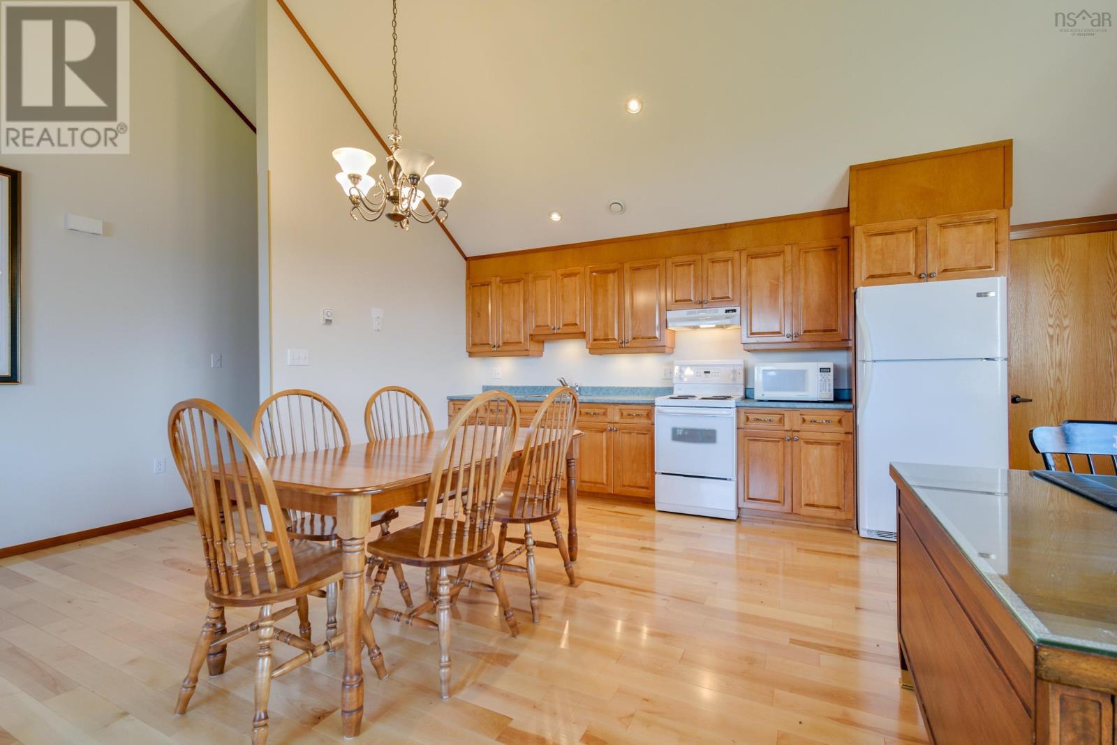 485&489 Maple Drive - 37