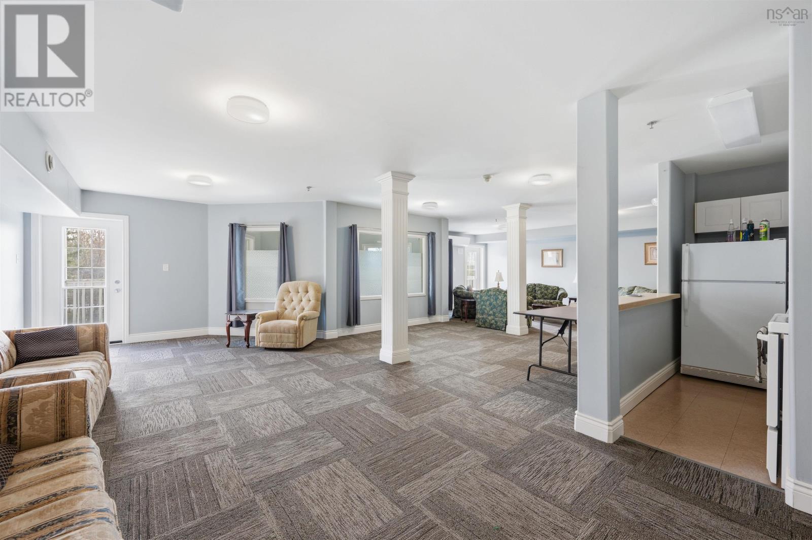 #102 512 Parkland Drive - 36
