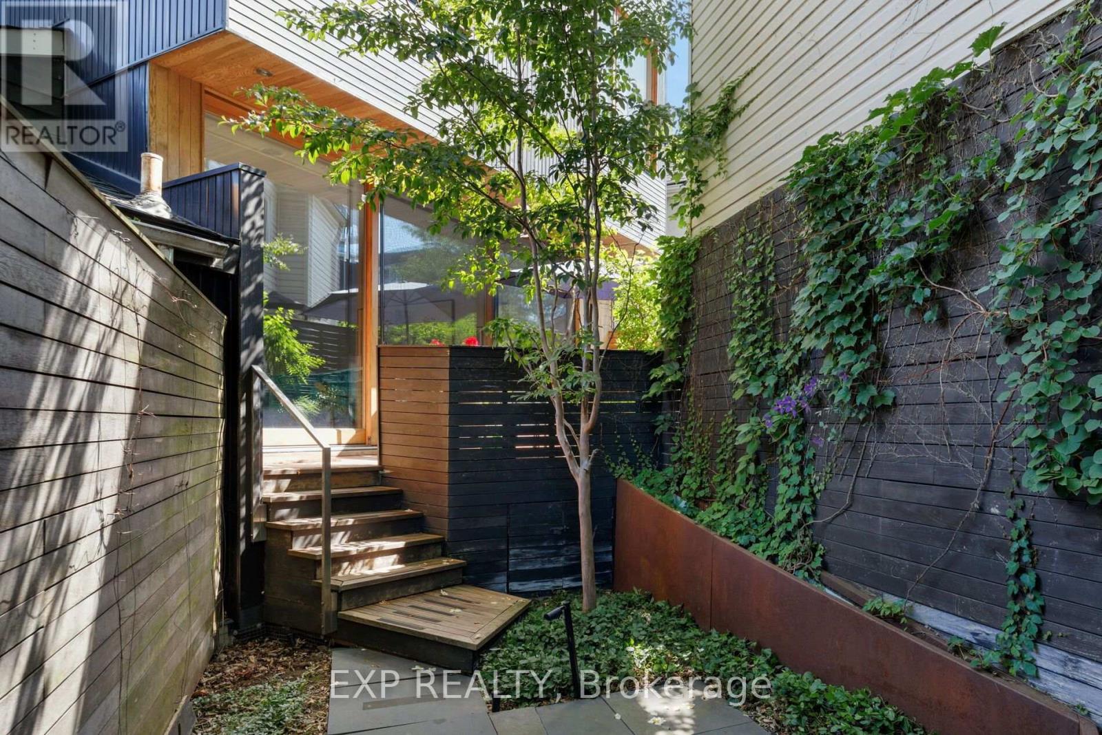 639 WELLINGTON STREET W - 17