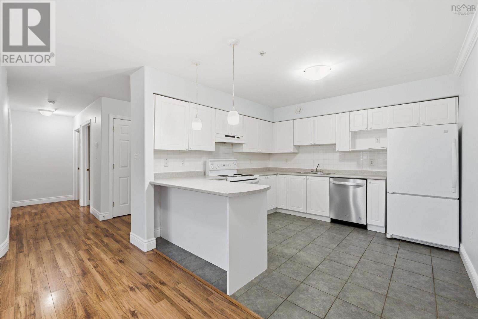 #102 512 Parkland Drive - 5
