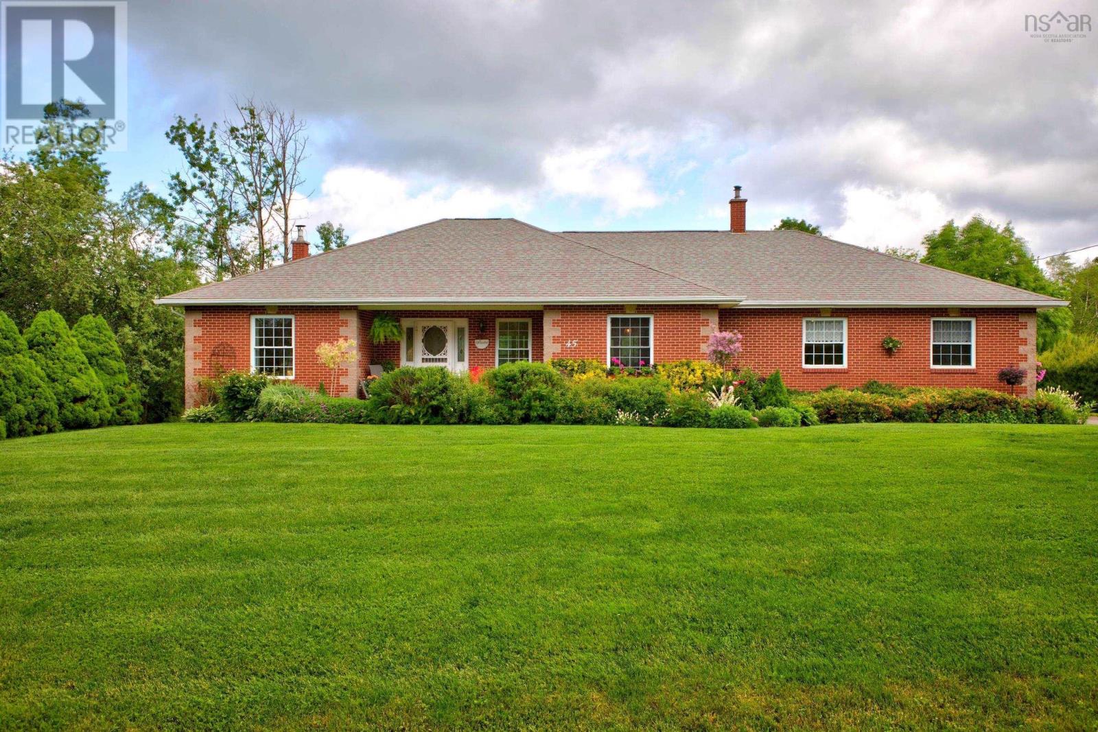 45 GLENABBEY Drive - 1