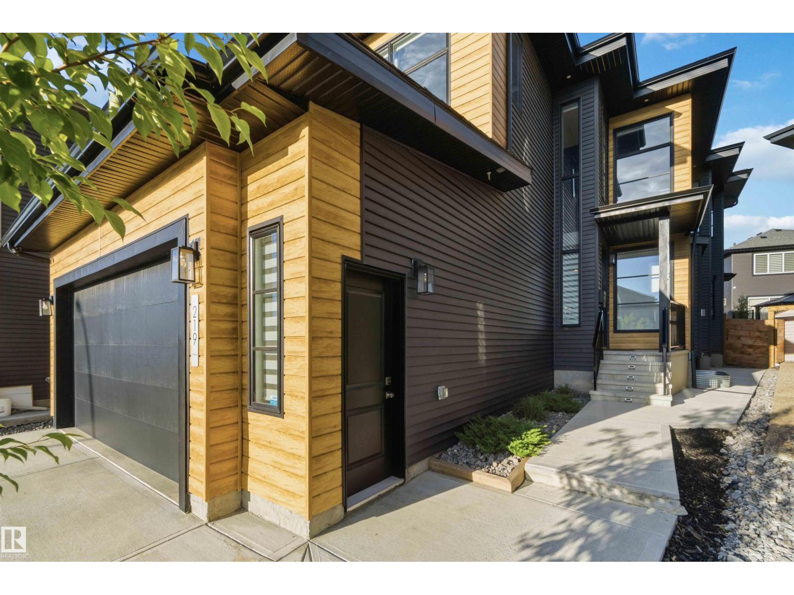219 37 ST SW - 2